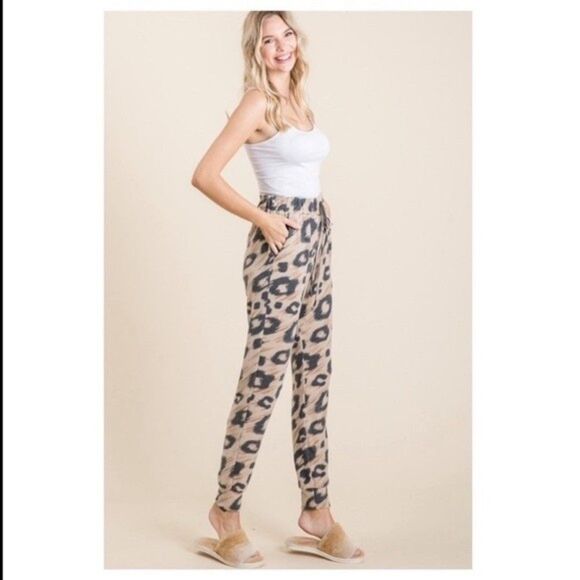 NWT Leopard Print Black/Tan Joggers Lounge Pants - Super Soft Size Large - Picture 2 of 5